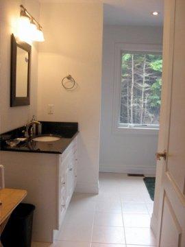 The South bedroom's ensuite.